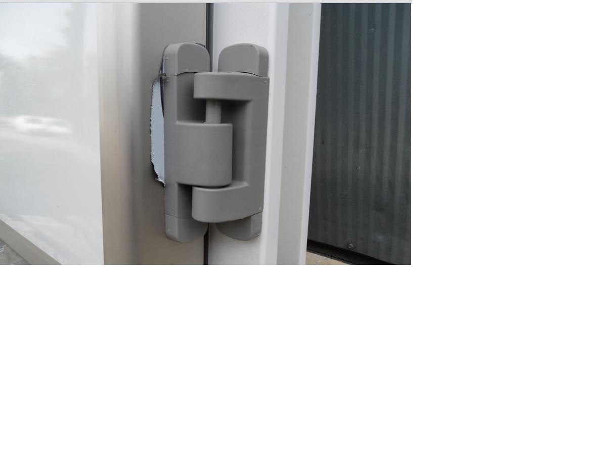 Hinger_Door1_001.jpg