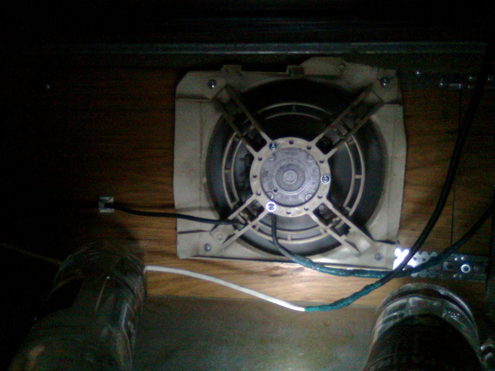 Ventiljator_v_podduvale.jpg